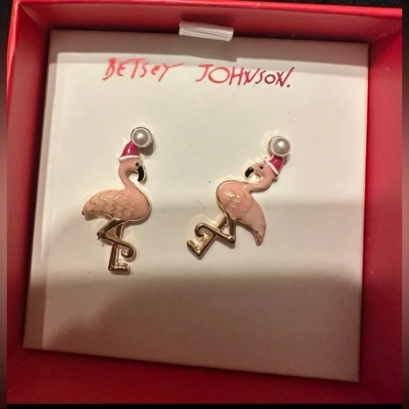 BETSEY JOHNSON Santa Claus Hat Pink Christmas Flamingos Dangle Drop Earrings NWT - Picture 2 of 7